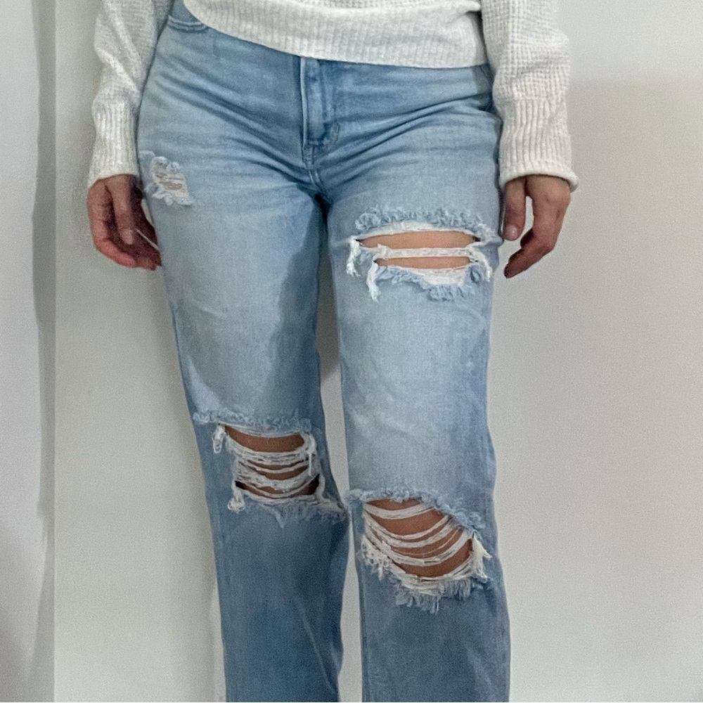 American Eagle Outfitters Mom Straight Jean Light Wash Size 2